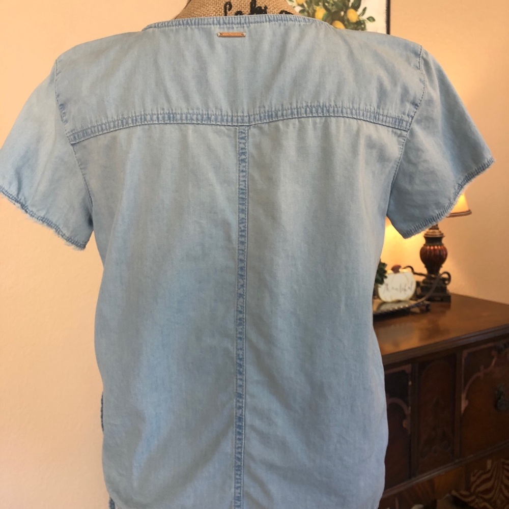 {CALVIN KLEIN} LIGHT WASH DENIM TOP TIE FRONT - Picture 5 of 10
